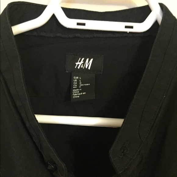 🆕-H&M buttoned up dress shirt - Picture 3 of 6
